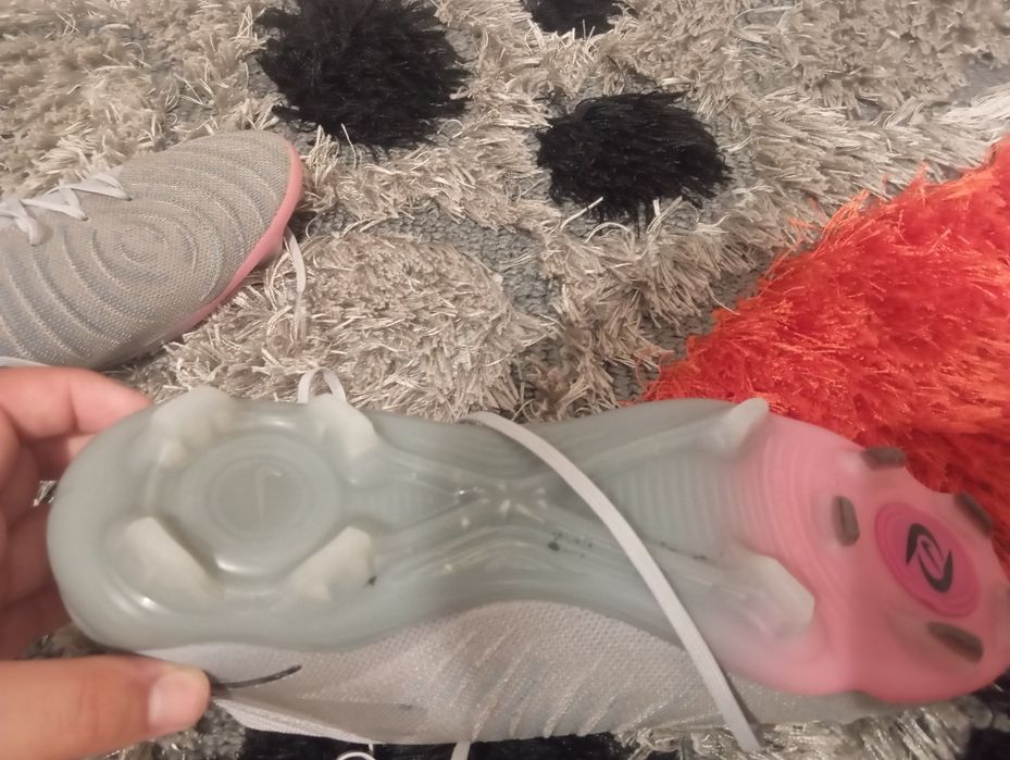 Ghete de fotbal Nike Phantom Luna