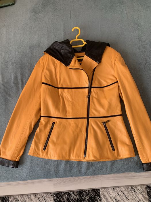 De vanzare jacheta dama piele de capra nou.Marime S-M