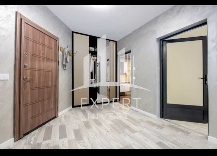 Продава се Тристаен апартамент в Варна, Цветен квартал - 155 кв.м за 1484 €/кв.м - Снимка #7