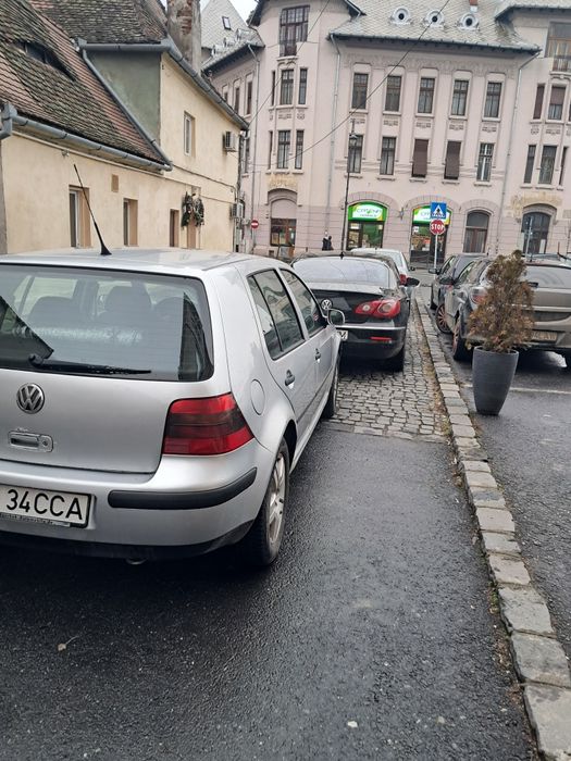 Vând golf 4,masina este în perfecta stare de funcționare. Ca motor 1,4