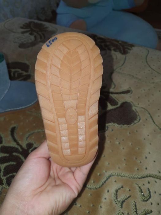 Продам уги на мальчика