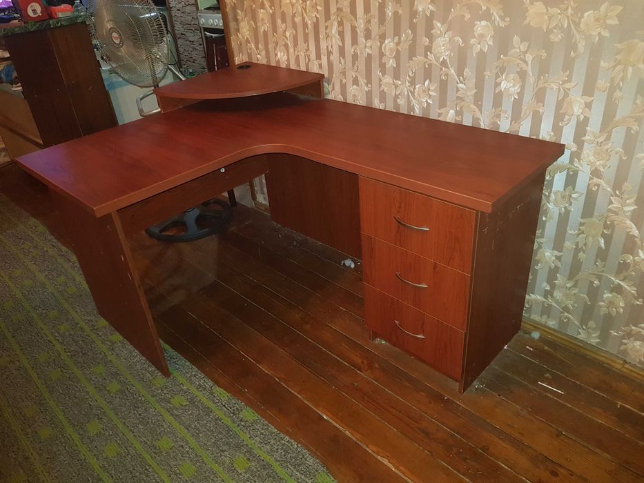 Продам большой офисный стол