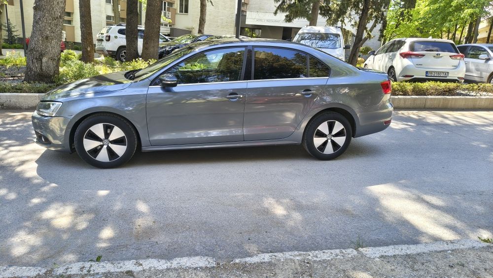 Vw jetta 1.6 tdi Bluemotion 2011г. СПЕШНО