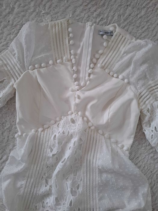 Бяла къса рокля Xs размер