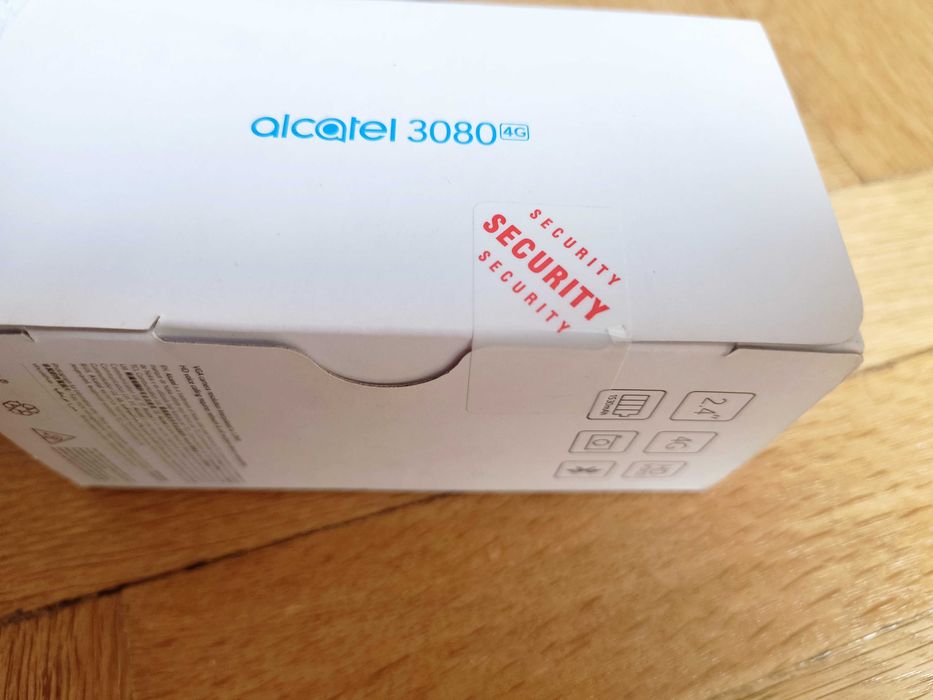 Запечатан чисто нов телефон с бутони Alcatel 3080