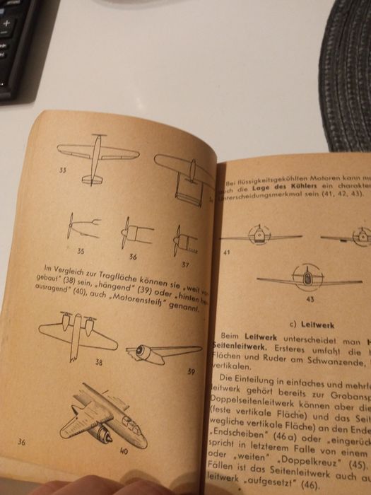 Стара книжка за немски самолети.