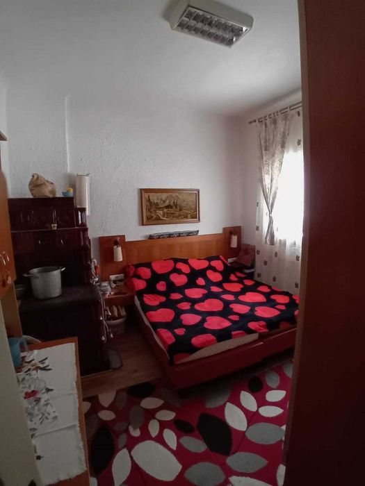 Proprietate deosebită în Vatra Dornei – Apartament 2 camere + garaje și spații multiple