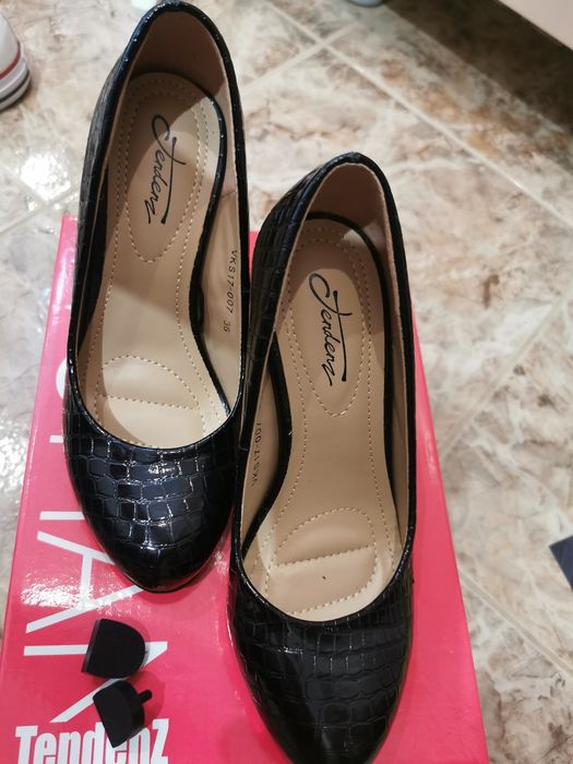 Дамски обувки tendenz и дамски боти ELIZA