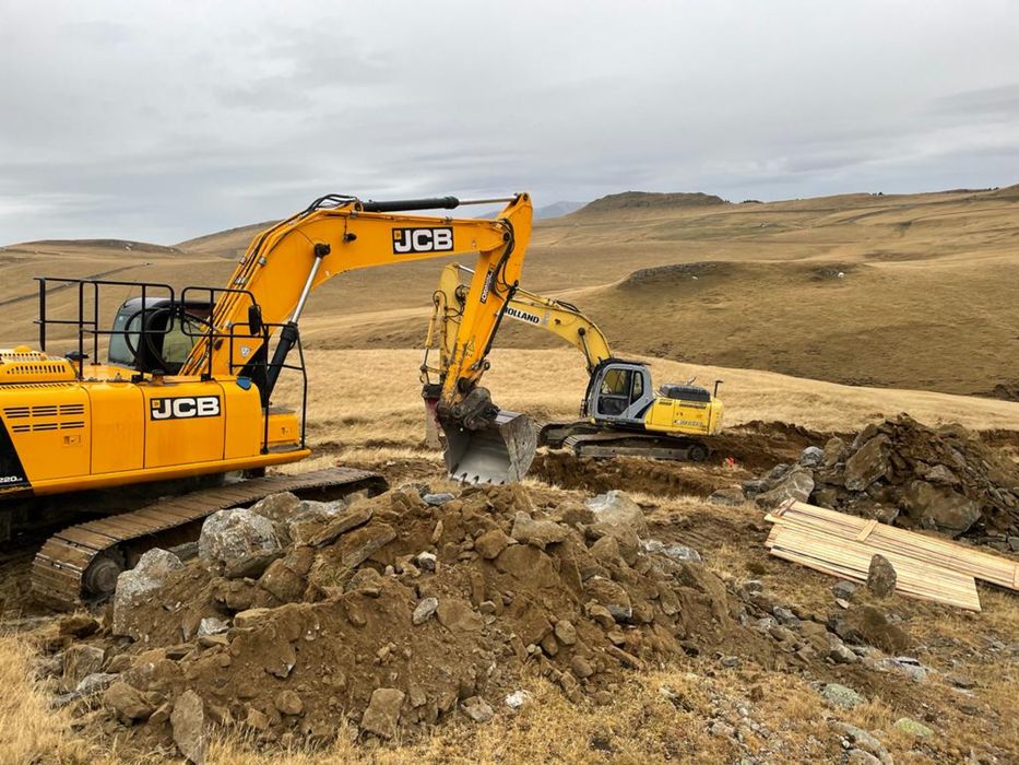 Inchiriere buldozere / excavatoare / buldo excavatoare / camioane