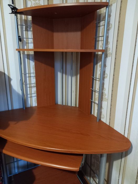 Компьютерный стол (угловой).