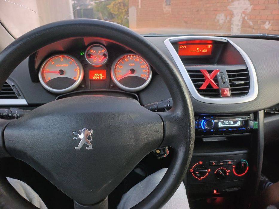 Vând Peugeot 207 1.4 HDI