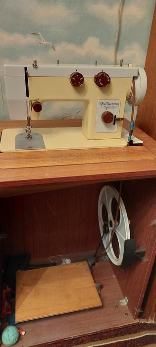 Продам швейную машинку Чайку