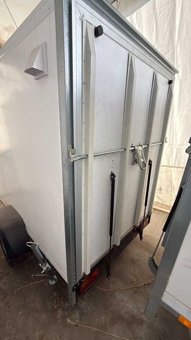 Remorcă furgon REPO 260 x 160 x 190 cm, ușă rampă – garanție 1 an
