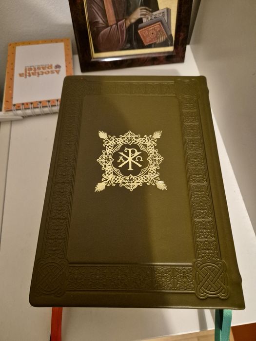 Mica Biblie legată în piele naturală