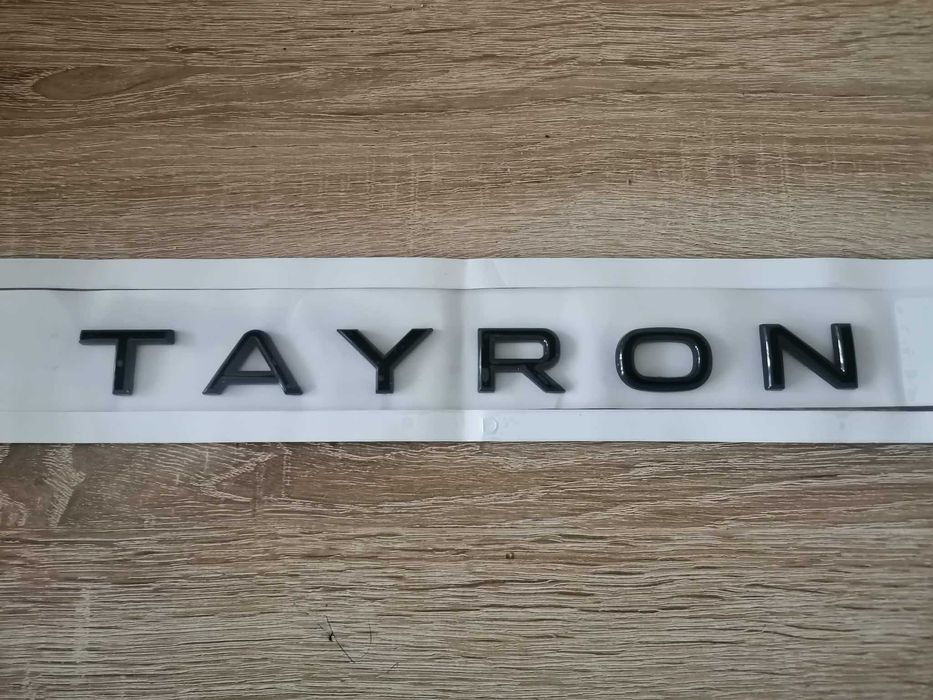 черен надпис Volkswagen Tayron