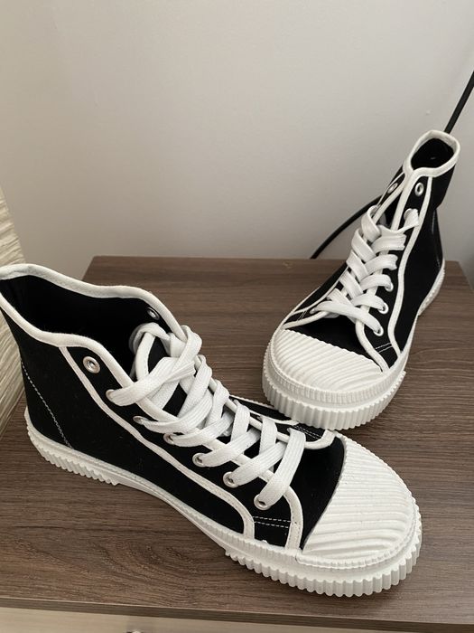 Черни високи кецове