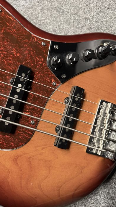 Marcus Miller V7 5 Corzi + Subwoofer