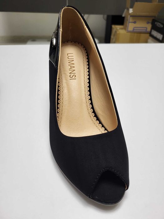 Pantofi de Damă negri din Piele Întoarsă – Eleganță și Confort, Ca Noi