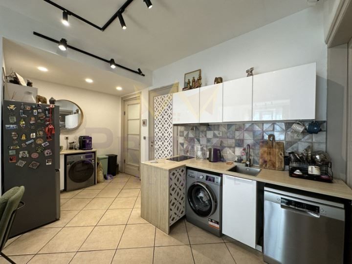 Продава се Четиристаен апартамент в София, Център - 117 кв.м за 4860 €/кв.м - Снимка #9