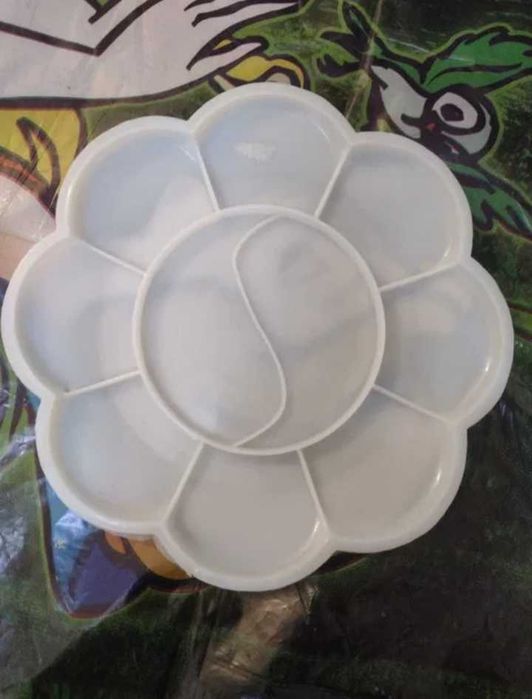 Ученически пособия -палитра , транспортир , кутия за моливи