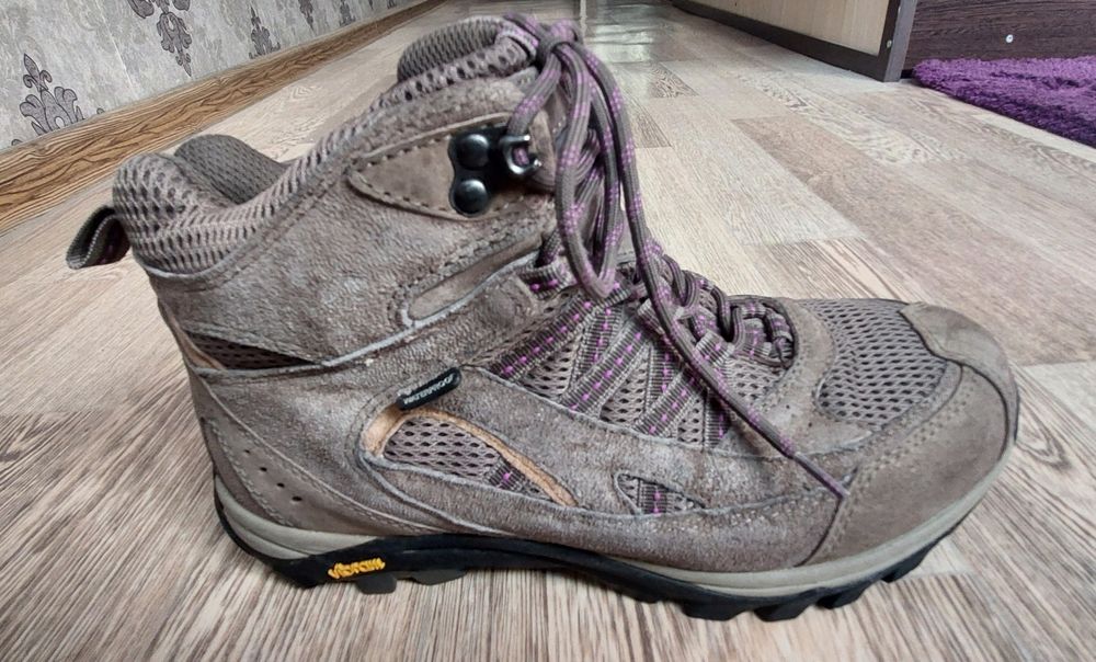 Продаю трекинговые ботинки