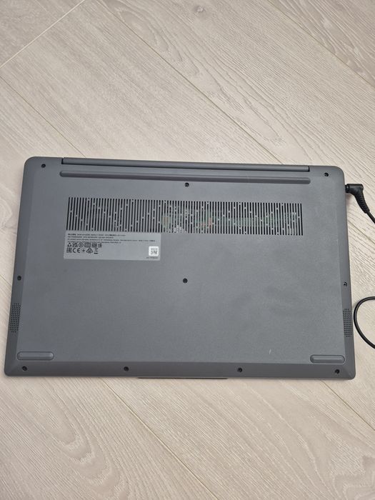 Vând laptop Lenovo ideapad 3