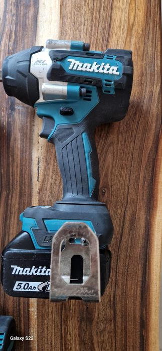 Makita pistol de impact pe acumulatori