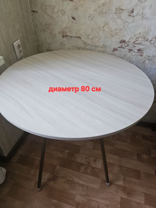 Продам диван, 4 стула, тумбочку, кух стол