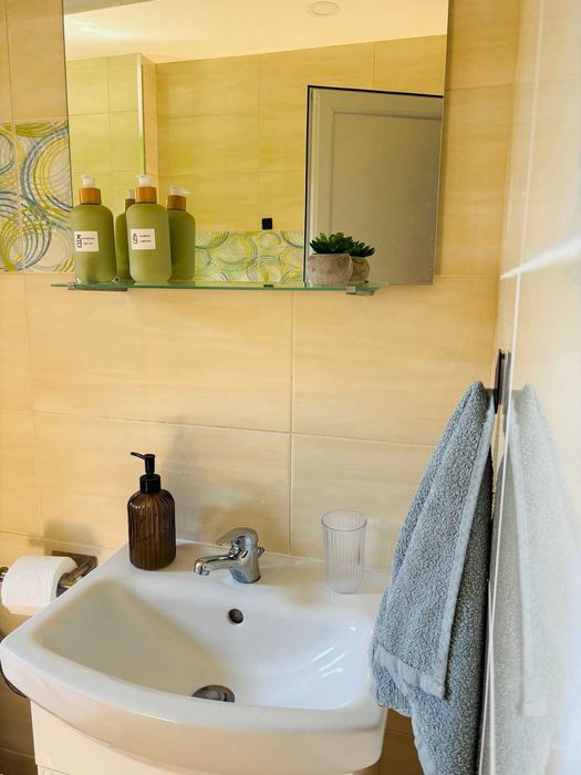 Нощувки: Голям Апартамент - 3 спални (Безплатно Паркиране)