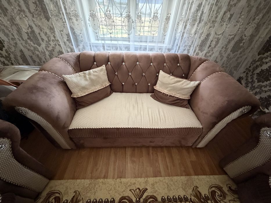 Продам диван и два кресла