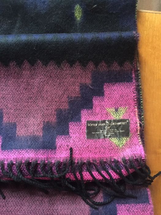 Продавам елегантен качествен шал