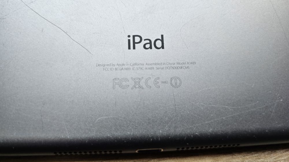 Lot 3 iPad-uri pentru piese