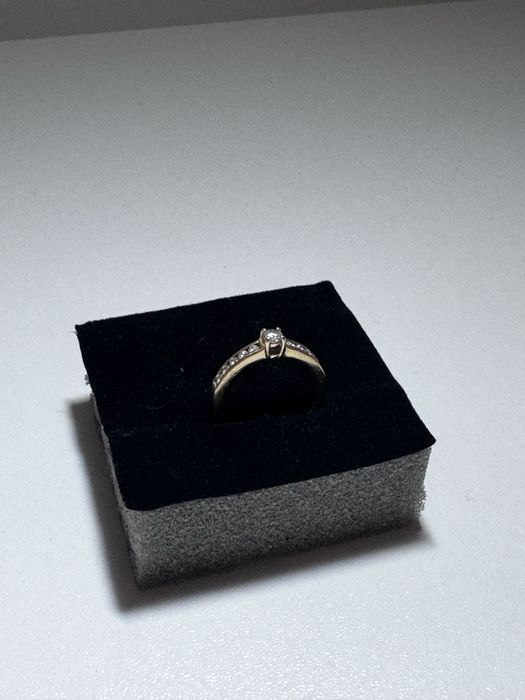 Золотое кольцо с бриллиантами