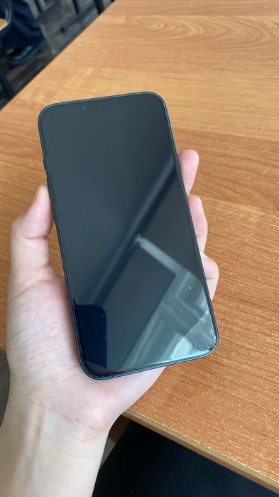 Продам Айфон 13.