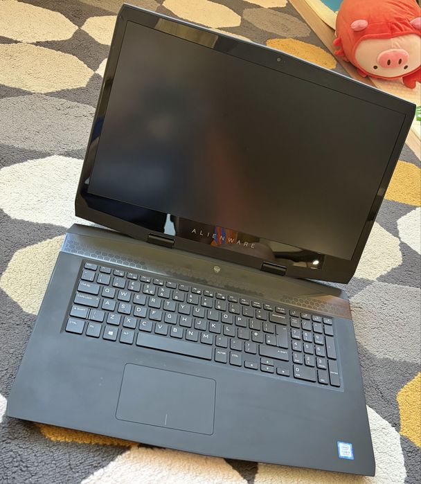 Лаптоп Alienware m17