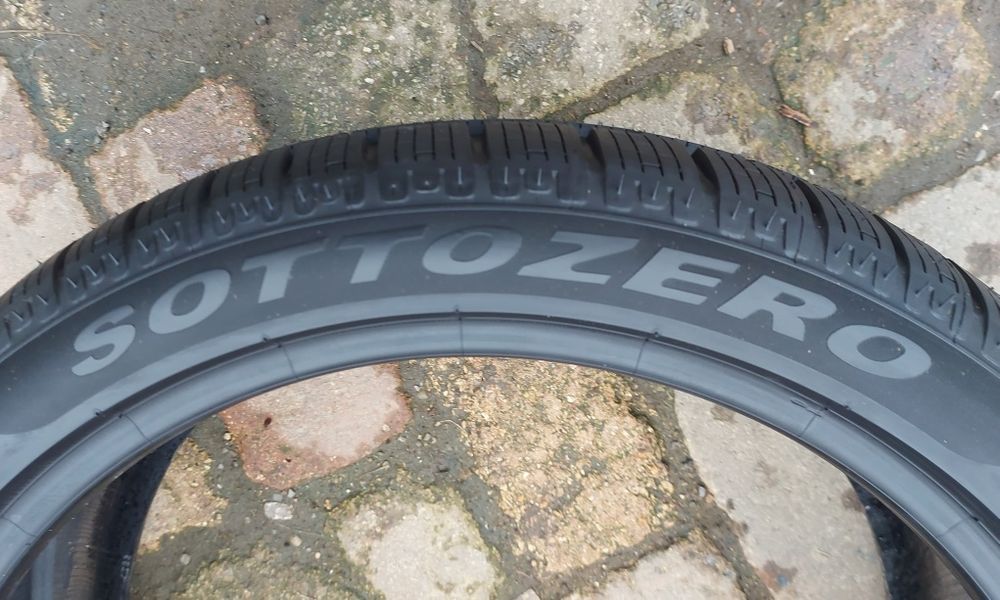 Set 4buc 225/40 R18 98H XL Pirelli Sotto Zero Winter 240 *BMW RSC RFT