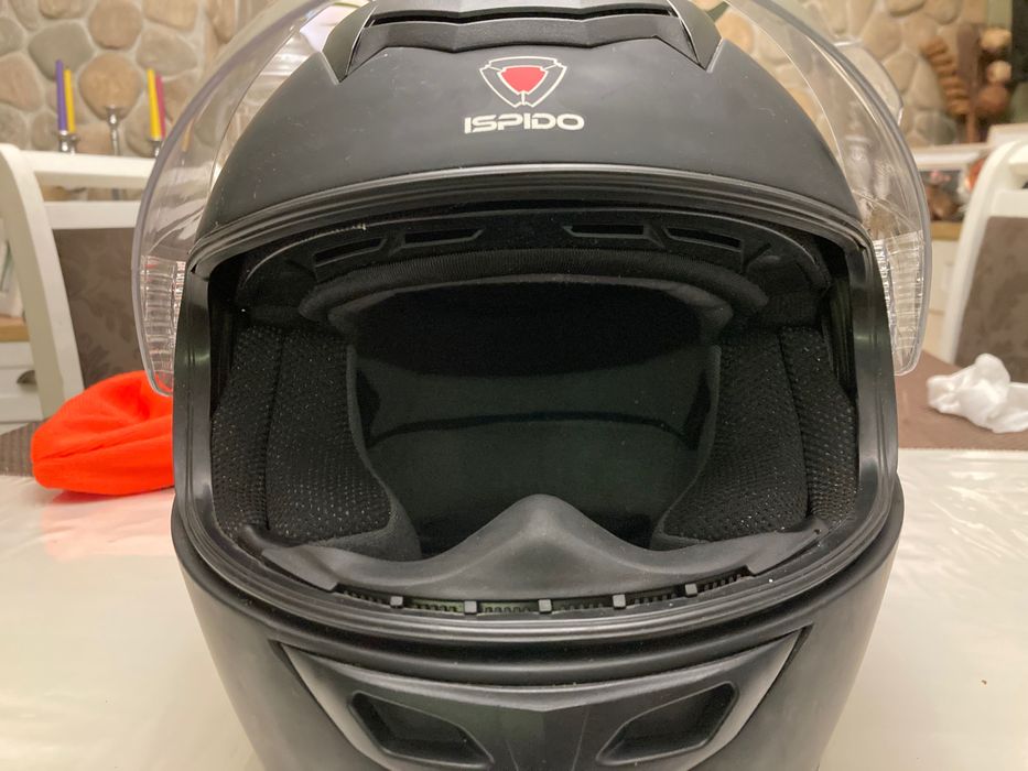 Каска за пистов мотор