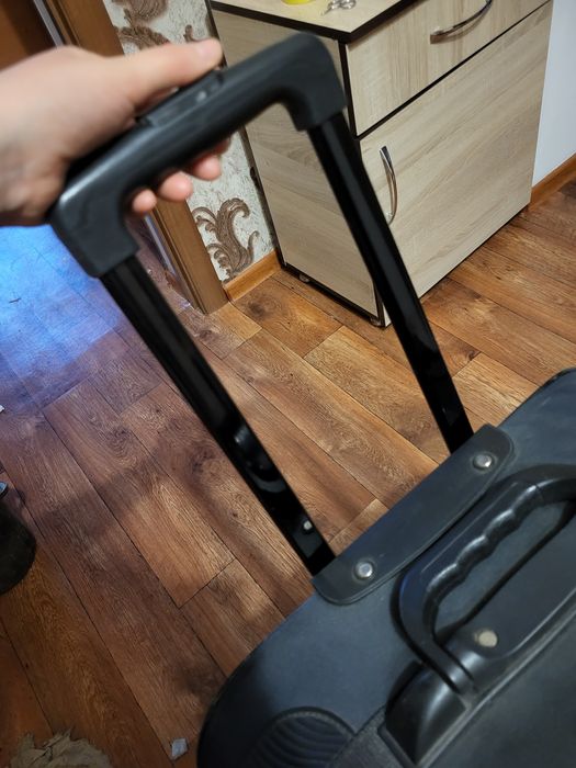 Продам чемодан- большой