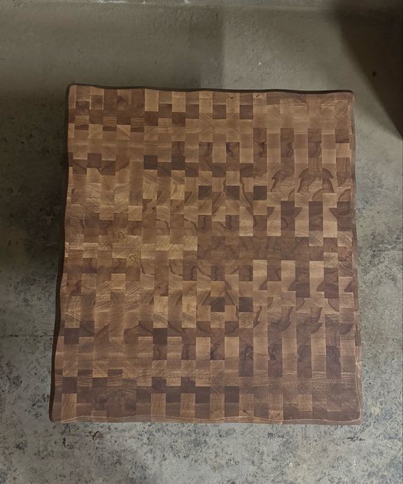 Масивна дървена маса с метални крака – ръчна изработка