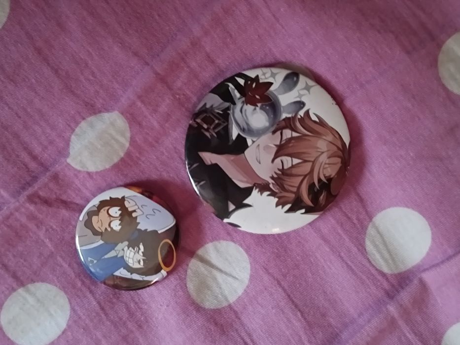 Стикеры, брелоки и значки