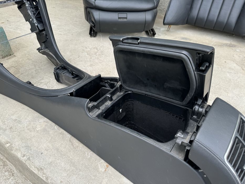 Черен кожен подлакътник преден и заден за Mercedes CLS W219