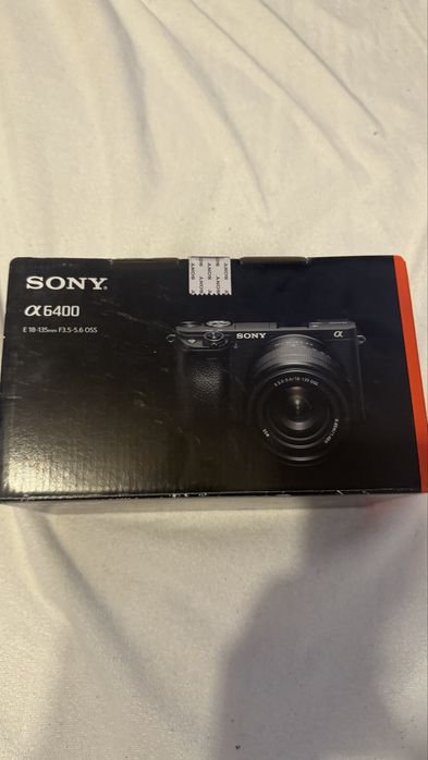 Cutie Sony A6400 cu accesorii originale