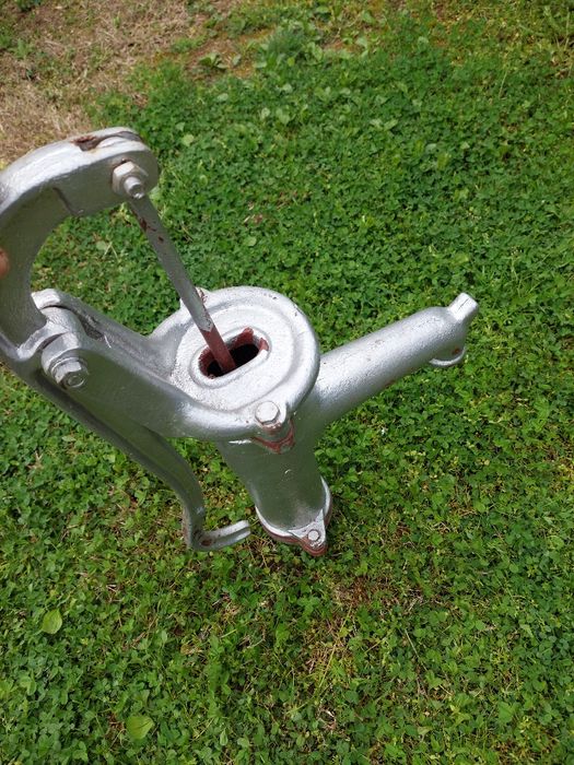 Ръчна водна помпа (кръцкалка)