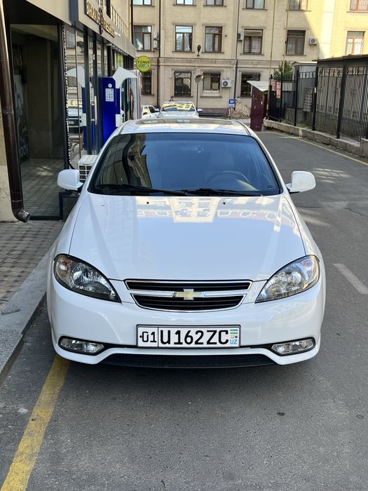 Продам автомобиль gentra 2021