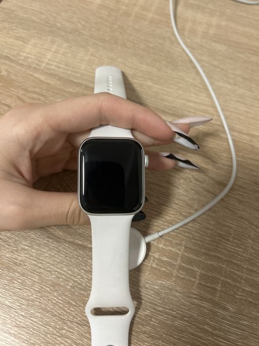Apple watch se  44 мм продам