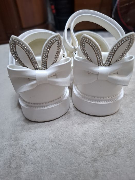 Туфли белые для девочки