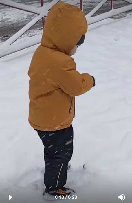 Зимний комбинезон и ботинки