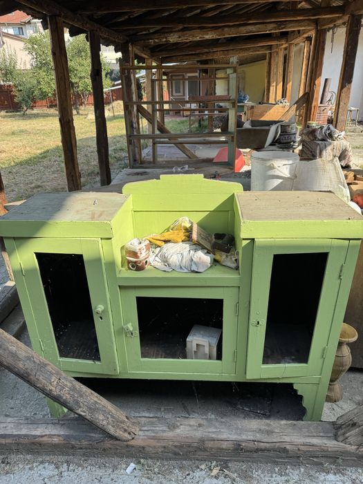 Mobilier vechi de 100 ani