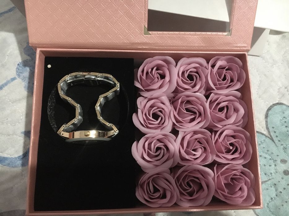 Часы в подарочной коробке