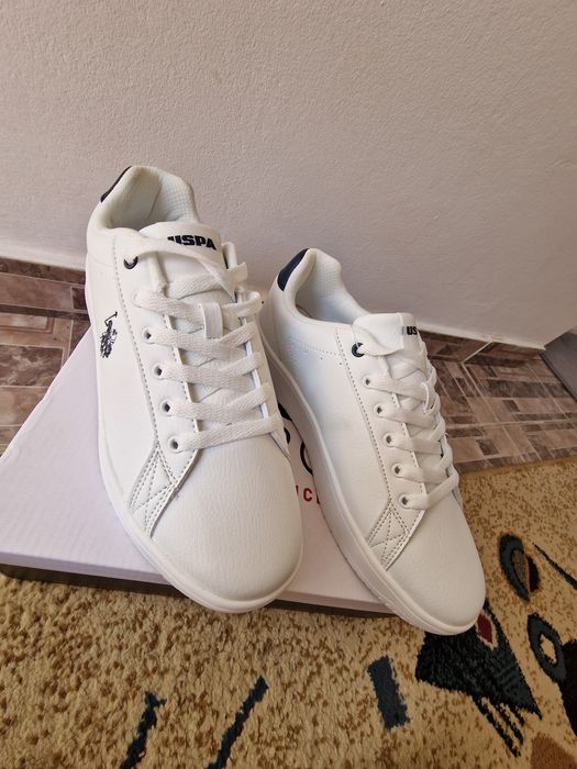 Vand pantofi sport marimea 42
